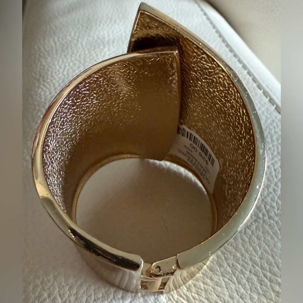 Urban Outfitters Geometric Gold Cuff Clamper Bracelet NWT - Picture 6 of 9